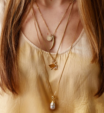 layered necklace look